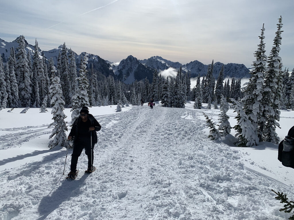 Ŷĳ snowshoeing in the Mount Rainier Area